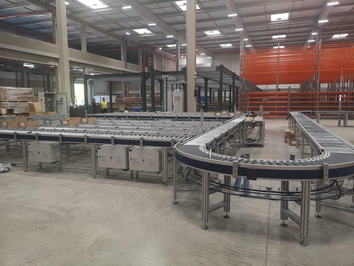 Example of large conveyor belts for logistics & distribution. They are set up in the warehouse of one of our clients.